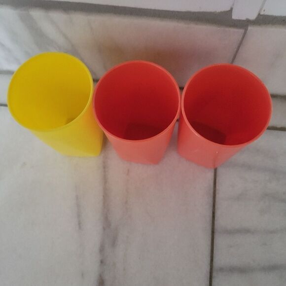 Vintage Tupperware Harvest Yellow Orange 70's Tumblers Set of 3 - Picture 2 of 3